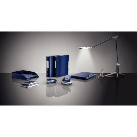 Zszywacz średni metalowy Leitz Style, niebieski, 10 lat gwarancji, 30 kartek 55620069 Zszywacz średni metalowy Leitz Style, niebieski, 10 lat gwarancji, 30 kartek 55620069