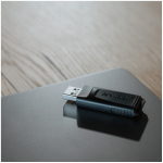 Pamięć Pendrive VERBATIM 64GB USB 2.0 SLIDER czarny PINSTRIPE 98698 - obrazek 3